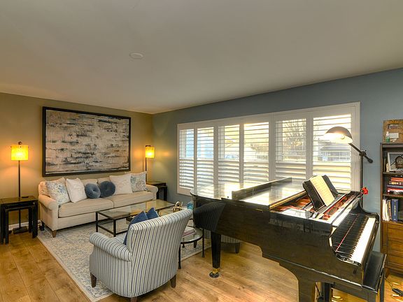 5th image of 7985 Berkshire Dr