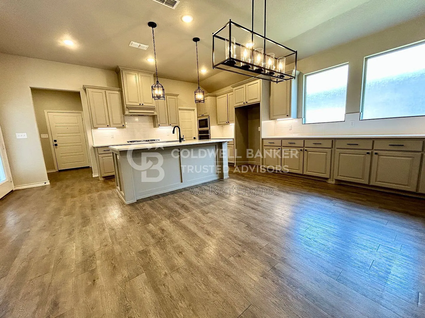 4 bed, 3.0 bath, 2300 sqft, $2,825 — Photo 4