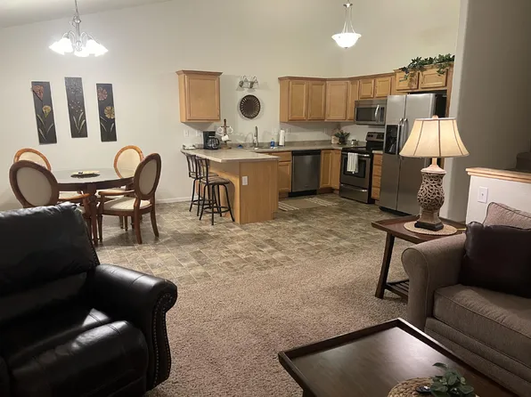 3336 8th St NE, Minot, ND 58703