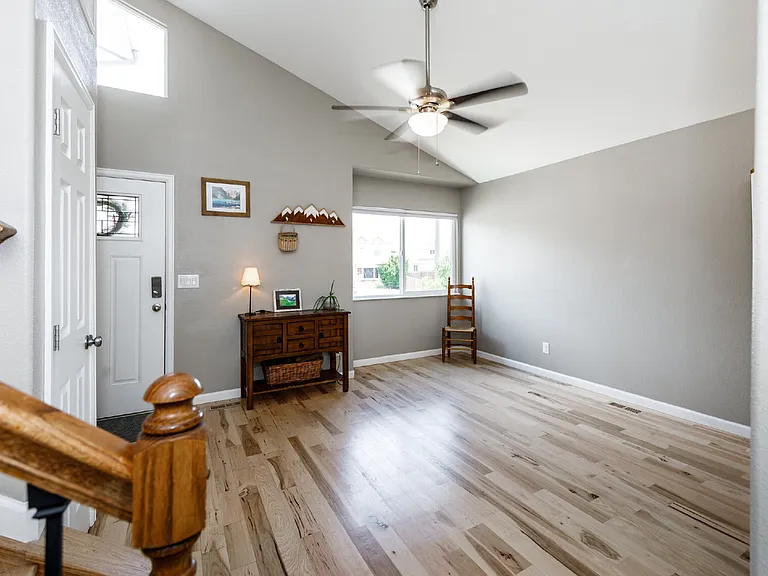 230 Hooper Ct — Photo 12