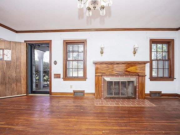 3rd image of 1100 E University Street