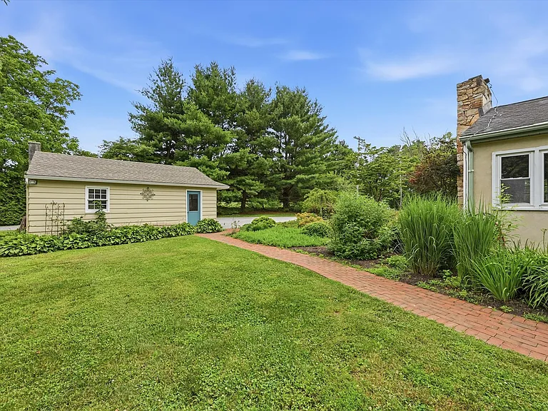 1058 Glen Hall Rd — Photo 24