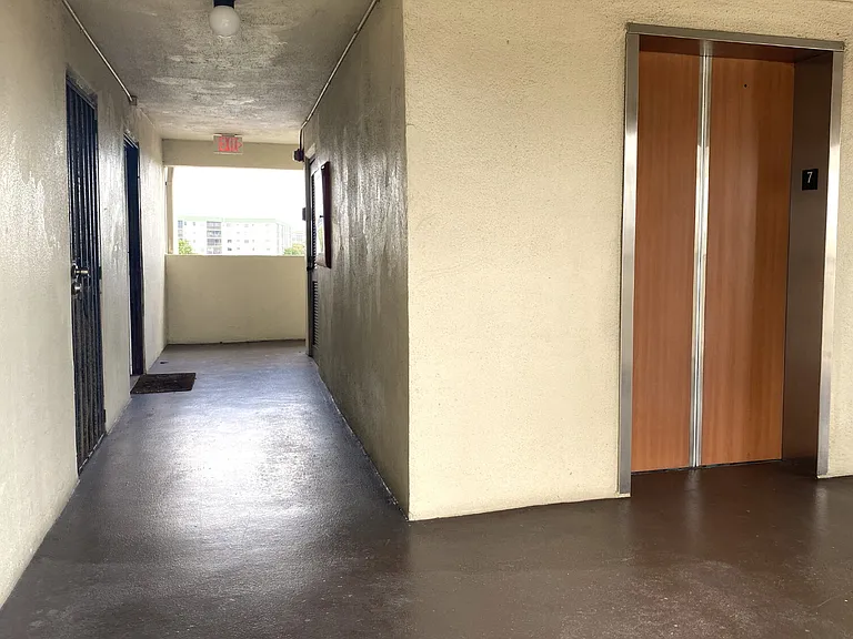 2322 S Cypress Bend Dr #711 — Photo 30