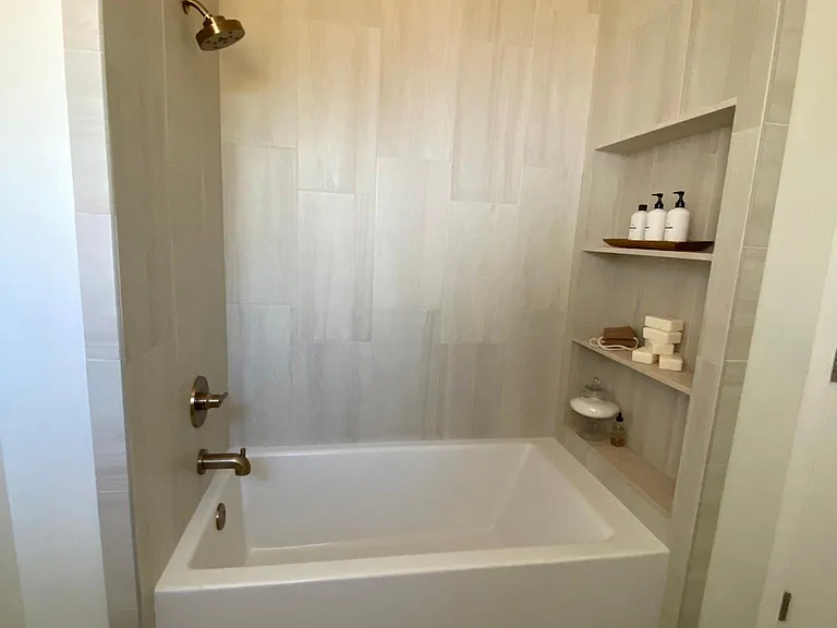286 N Kellogg Ave — Photo 16