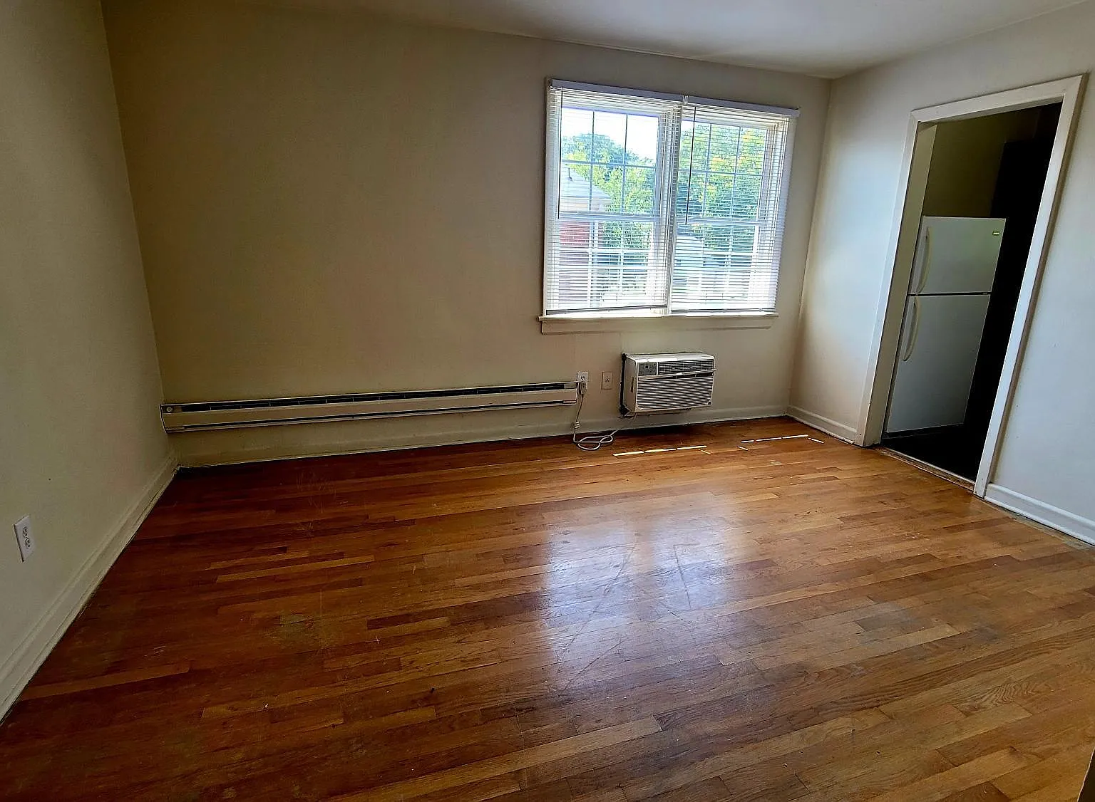 1 bed, 700 sqft, $995 — Photo 2