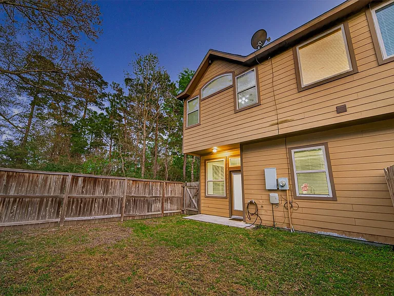 137 Cheswood Manor Dr — Photo 3