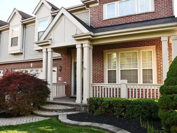 747 Meadow Dr, Des Plaines, IL 60016