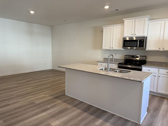 3rd image of 1583 Salem Dr #1