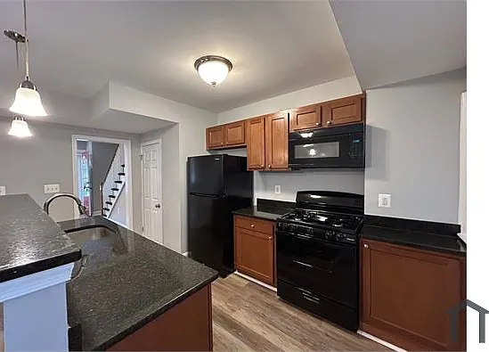 3 bed, $2,500 — Photo 2