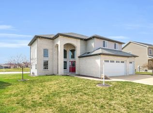 1705 Sunny Acres Rd, Mahomet, IL 61853