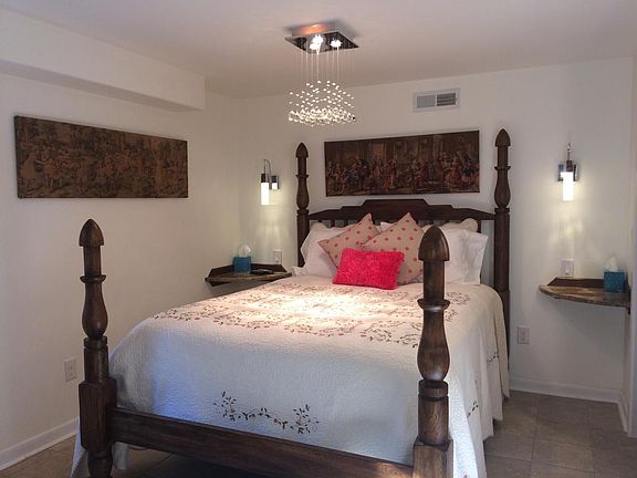 Queen Bed with marble bedside tables with chargers for phones & bedside dimmers