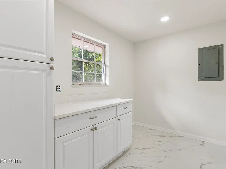 3037 Marvin Cir — Photo 18
