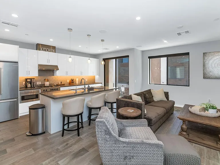 6990 E 6th St #1007 — Photo 3