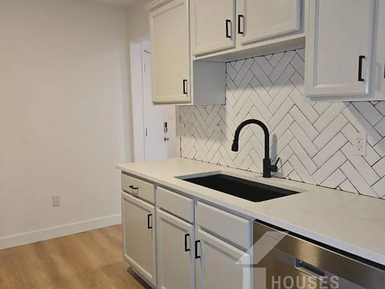 69 Greensboro Ct — Photo 6