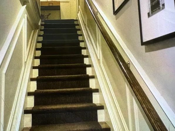 664 Huron St #1, Toronto, ON M5R 2R9