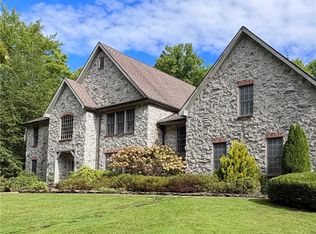 15685 N Ridge Dr, Novelty, OH 44072