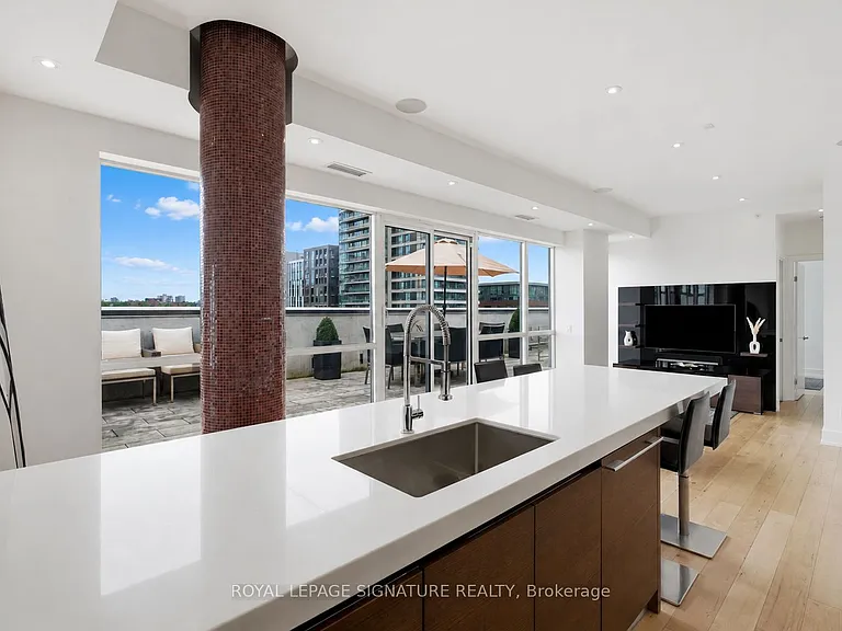 1205 Queen St W #Penthouse 704 — Photo 15
