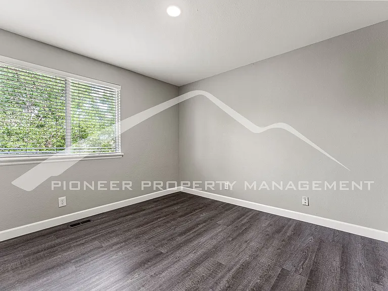 2649 Fernwood Pl — Photo 11