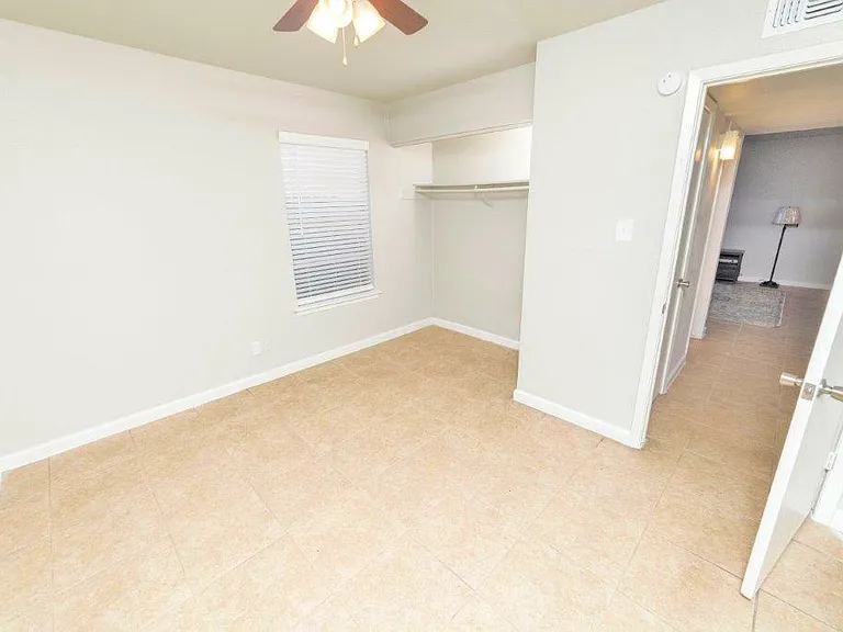 South Point Apartments — Photo 16
