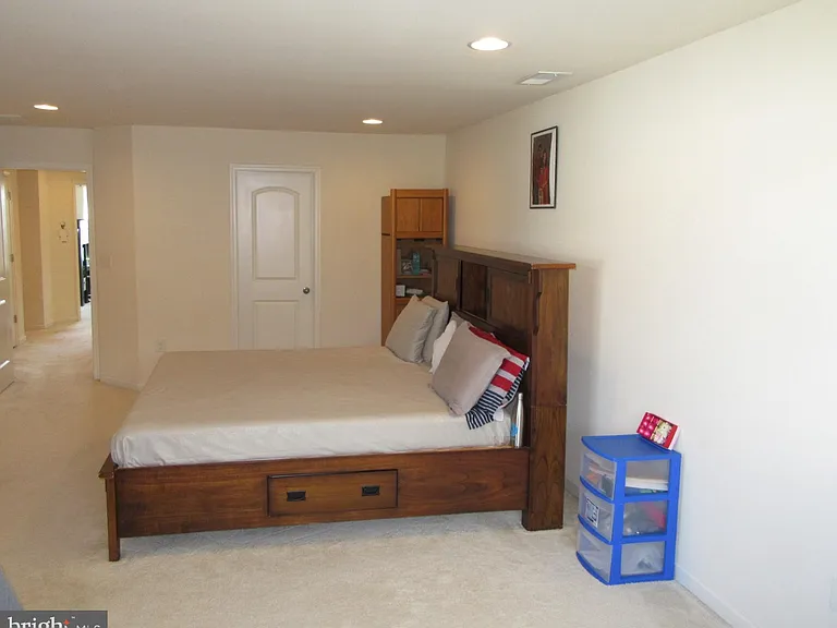544 Liam Pl — Photo 13