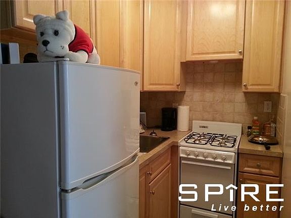 3rd image of 336 W 77th St APT 7
