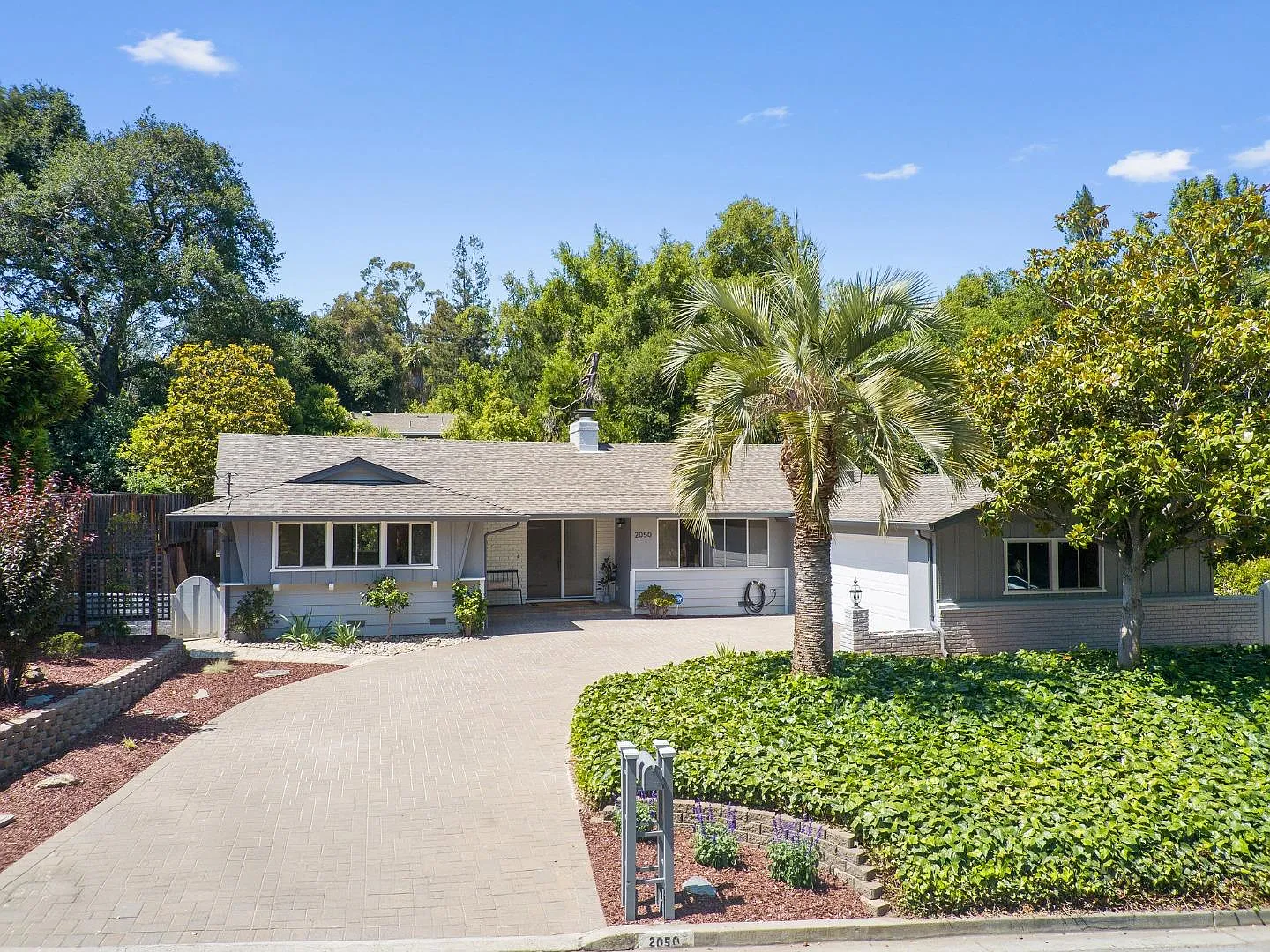 2050 Wooded Glen Dr photo 1