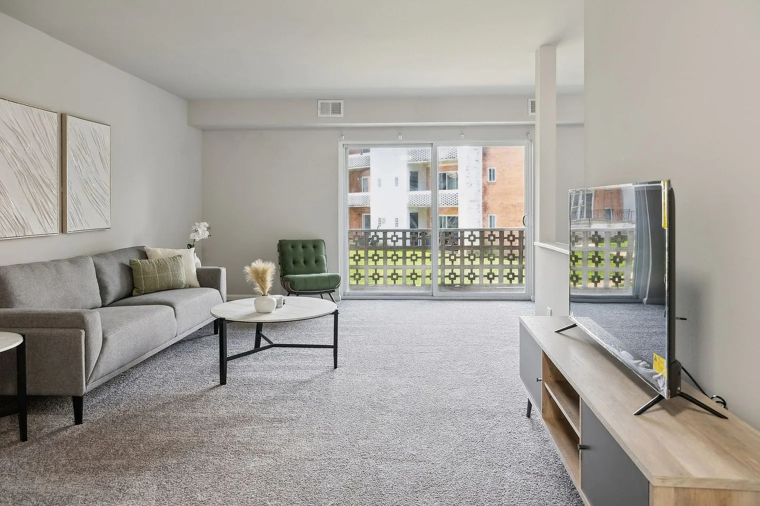 2 bed, 2.0 bath, 10763 sqft, $3,300 — Photo 1