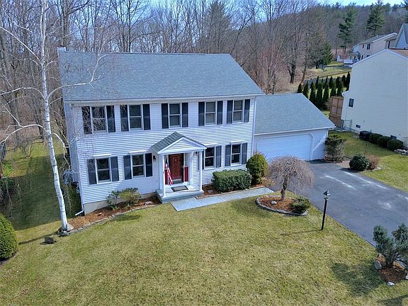 3rd image of 3 Apple Blossom Ln