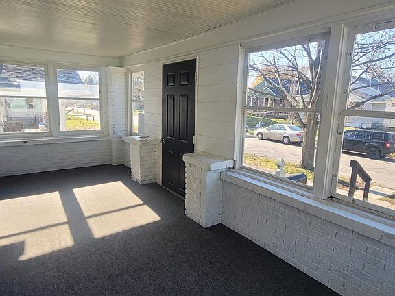 4th image of 1209 N Gladstone Ave