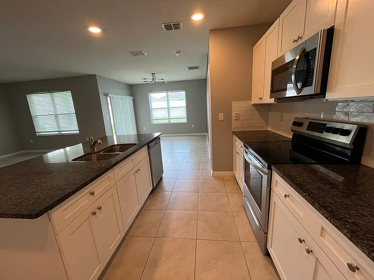5106 Fiddlewood Way — Photo 4