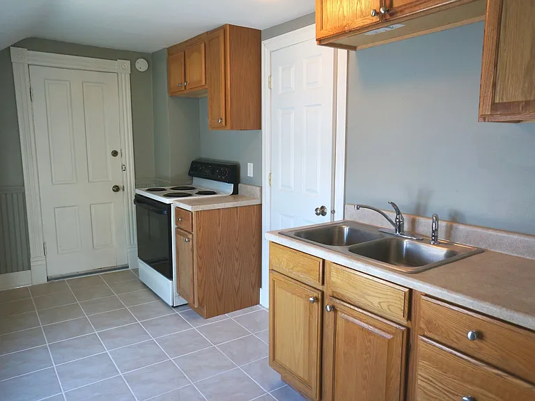 15 E 8th St — Photo 5