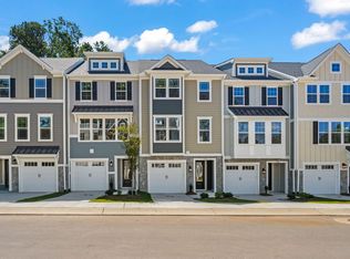 13 Blackthorn Ln, Durham, NC 27703