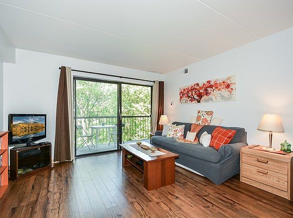 4th image of 6050 Lake Bluff Dr Unit 402