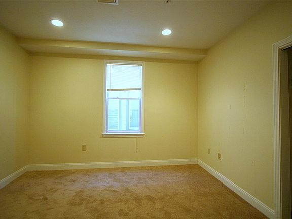 4th image of 468 Green St #1