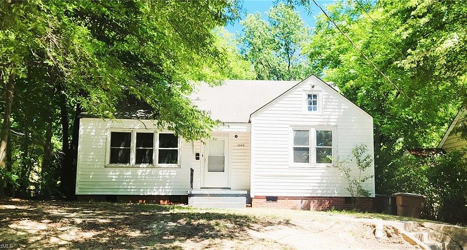 1st image of 1009 Logan St