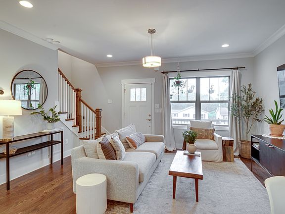 5th image of 306A Queen Ave