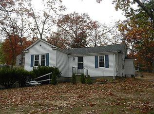 207 Arnold Rd, Coventry, RI 02816