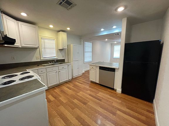 4th image of 3110 1st Ave