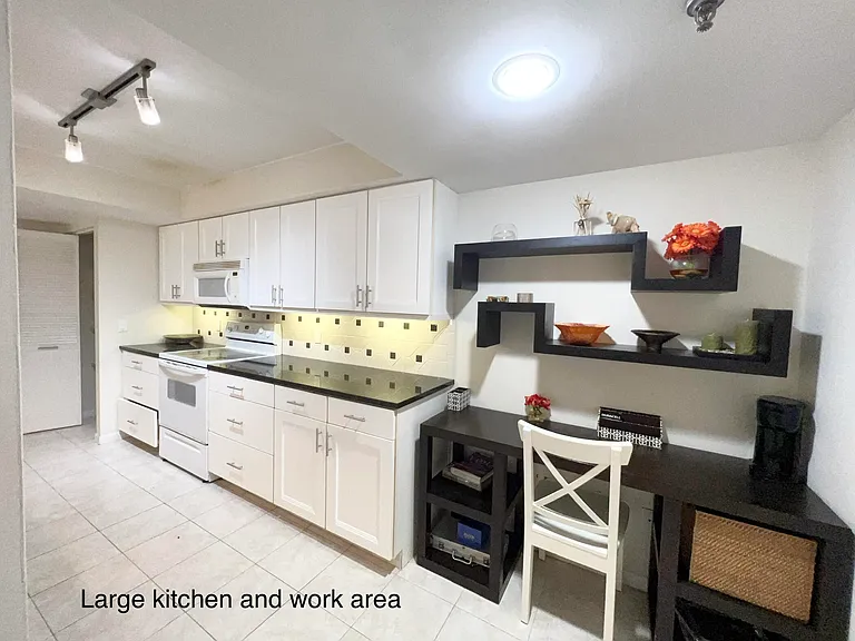 2025 Lavers Cir #D107 — Photo 6