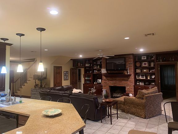 2nd image of 120 Peninsula Dr