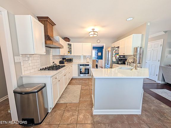 5th image of 2426 Amber Dawn Ln