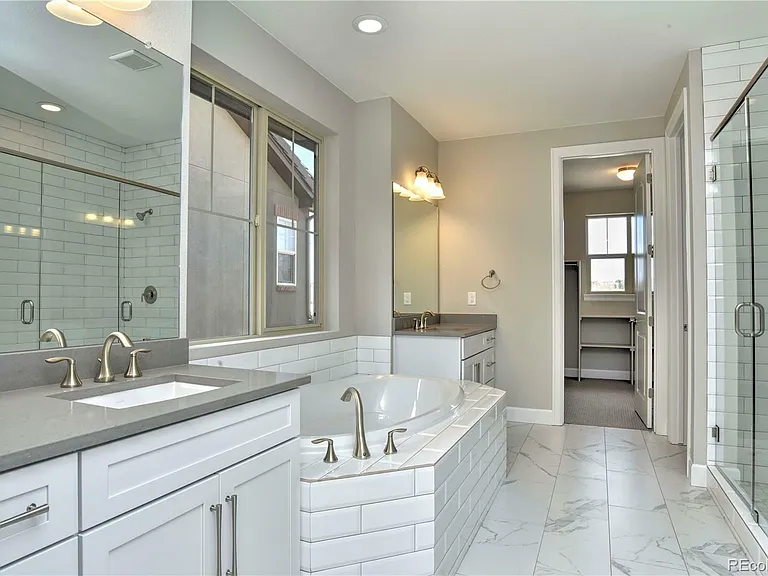 6040 S Olive Ct — Photo 19