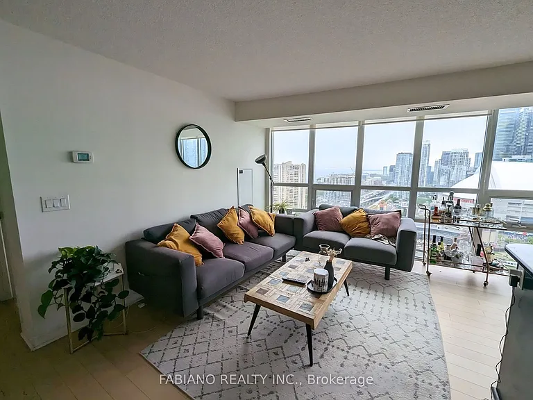 19 Grand Trunk Cres #3302 — Photo 2