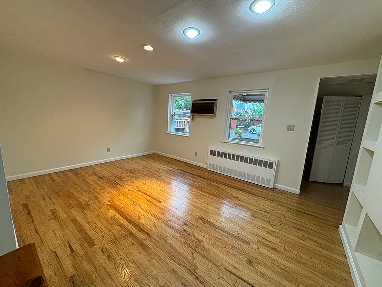 1305 E 65th St #1 — Photo 2