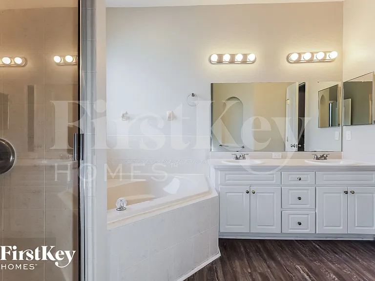 2751 Berkford Cir — Photo 11