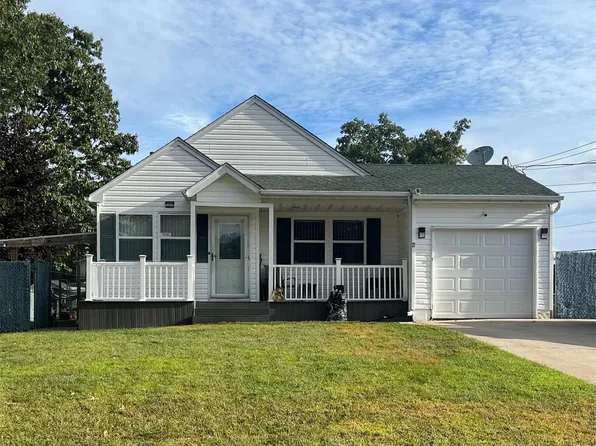 27 Alcolade Drive W, Shirley, NY 11967