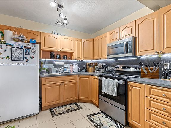 2nd image of 755 Harem Ave