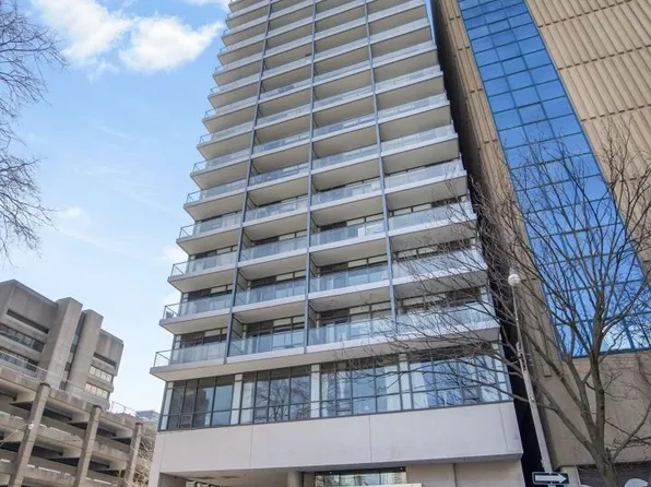 210 Simcoe St, Toronto, ON