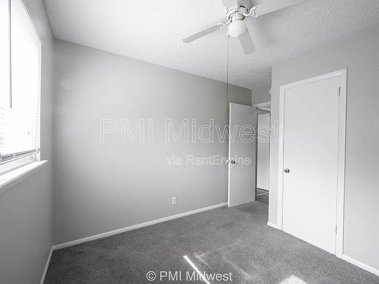 316 S Kenmore Rd — Photo 14