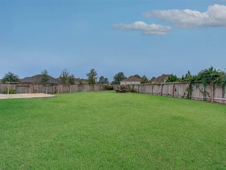 19029 Villa Ln — Photo 33